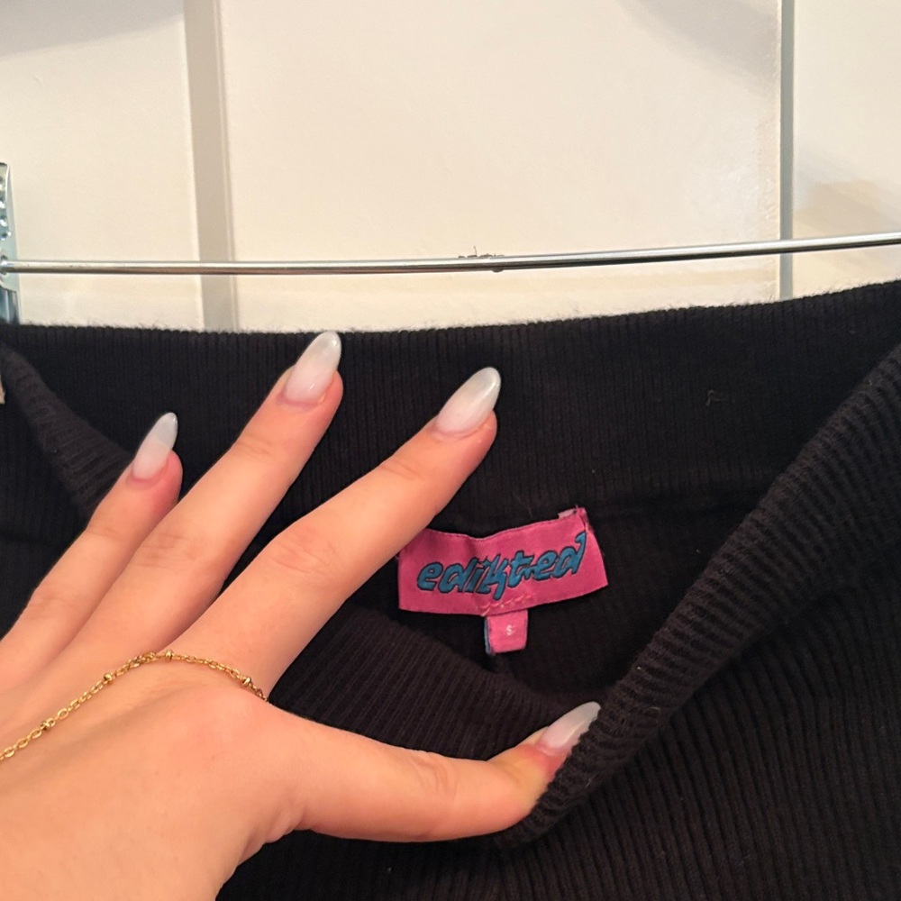 Edikted High Waist Black micro short - Picture 2 of 3
